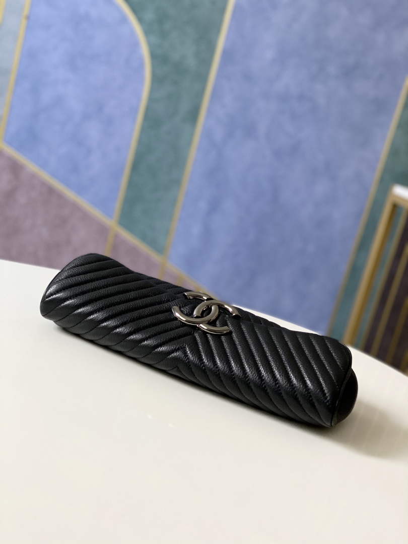 Chanel 86015 Evening Bag deer Leather black