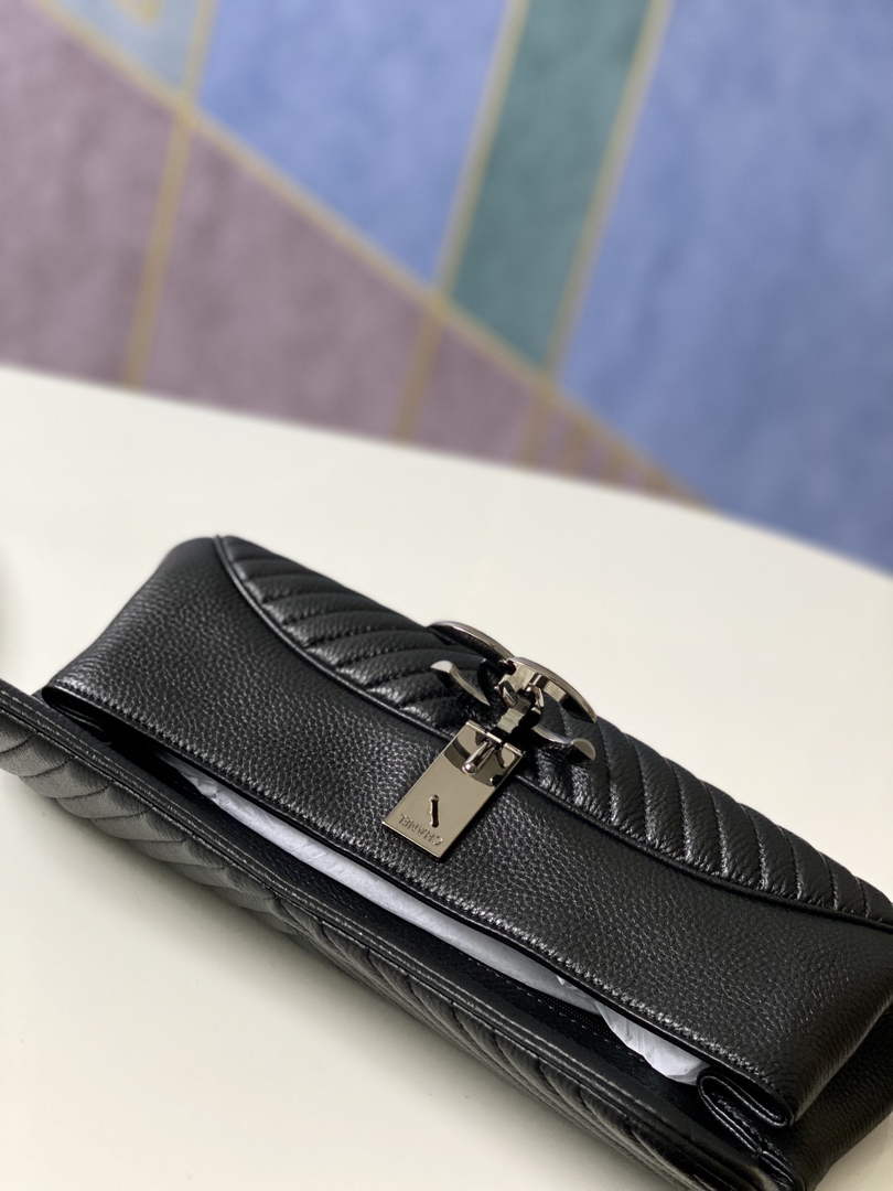 Chanel 86015 Evening Bag deer Leather black