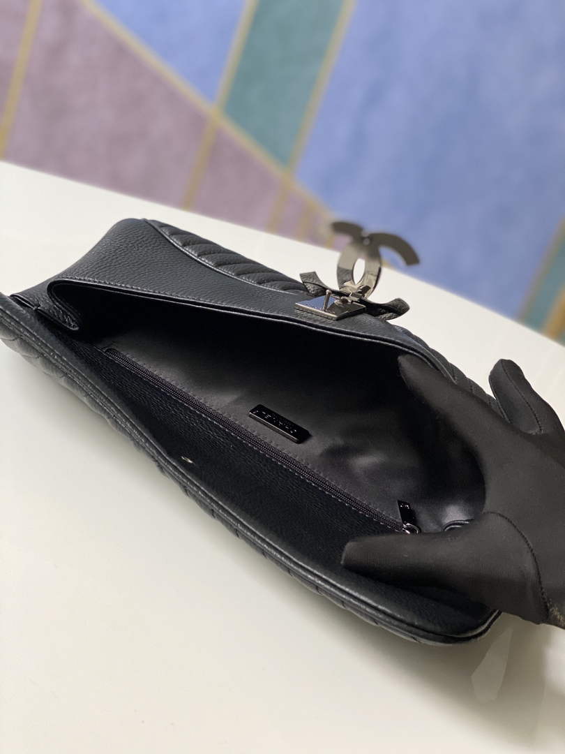 Chanel 86015 Evening Bag deer Leather black