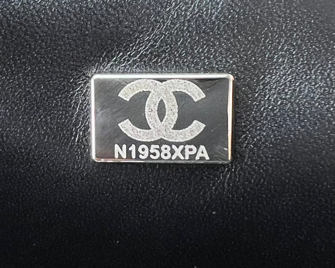 Chanel A01112 Classic Handbag Wool Tweed Gold-Tone Metal Beige Black