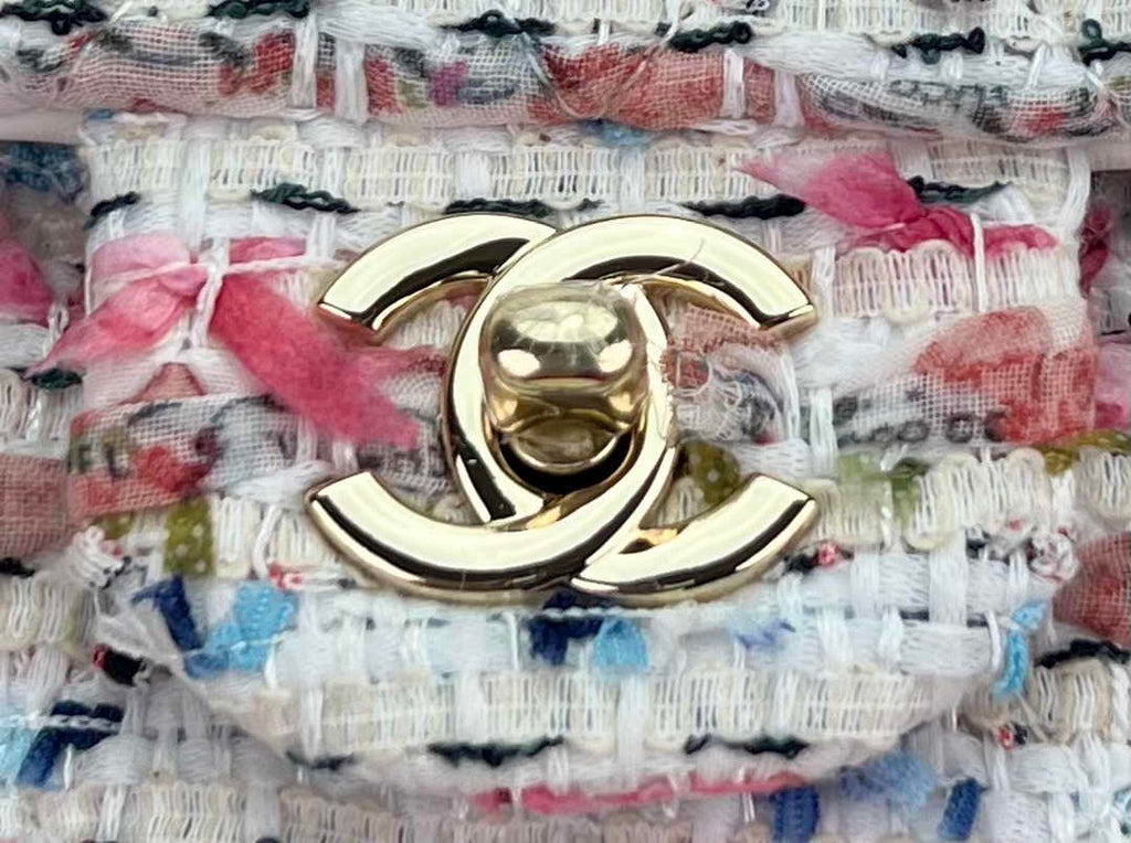 Chanel A01112 Classic Handbag Wool Tweed Gold-Tone Metal Beige