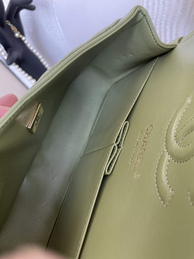 Chanel  A01113 Small Classic Handbag Grained Shiny Calfskin Army green Gold