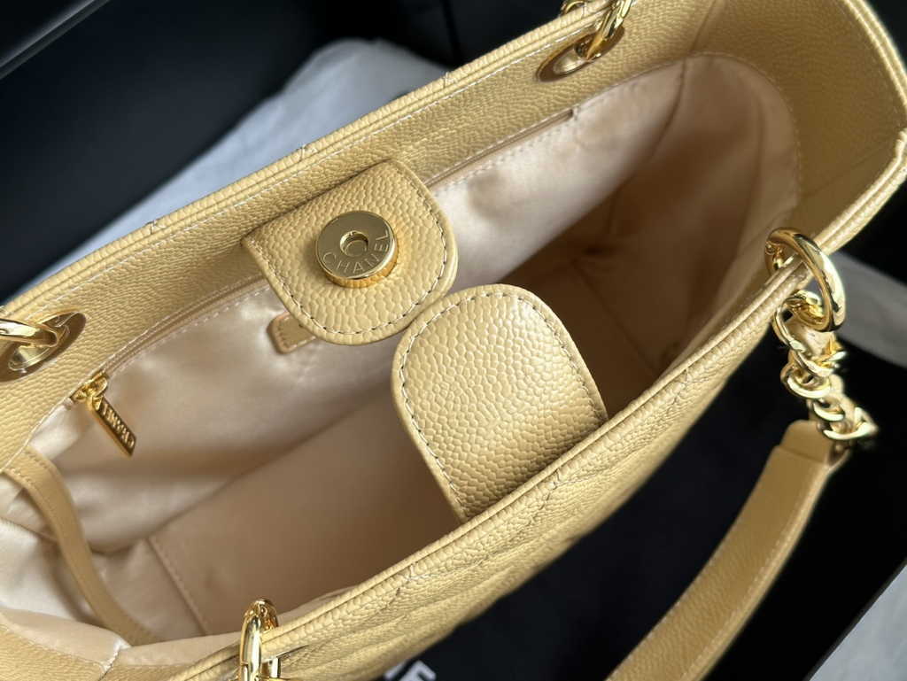 Chanel A50994 Matelasse PST Chain Tote Bag Calfskin Apricot