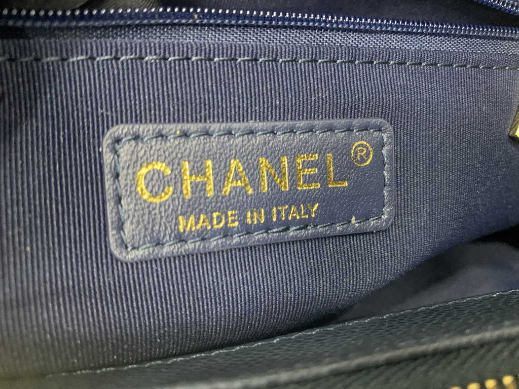 Chanel A50995 Matelasse GST Chain Tote Bag Calfskin Navy Blue Gold