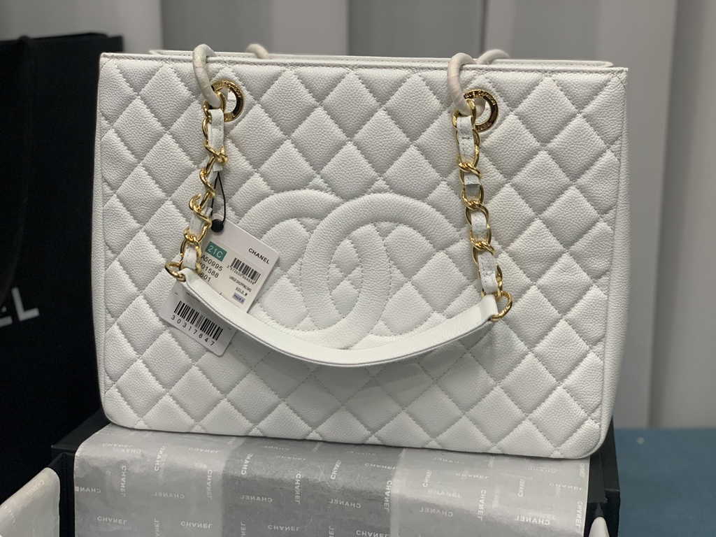 Chanel A50995 Matelasse GST Chain Tote Bag Calfskin White Gold