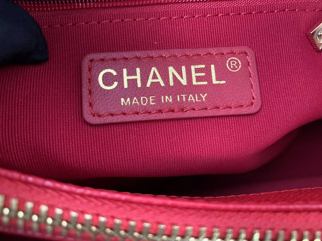 Chanel A50995 Matelasse GST Chain Tote Bag Calfskin Red Gold