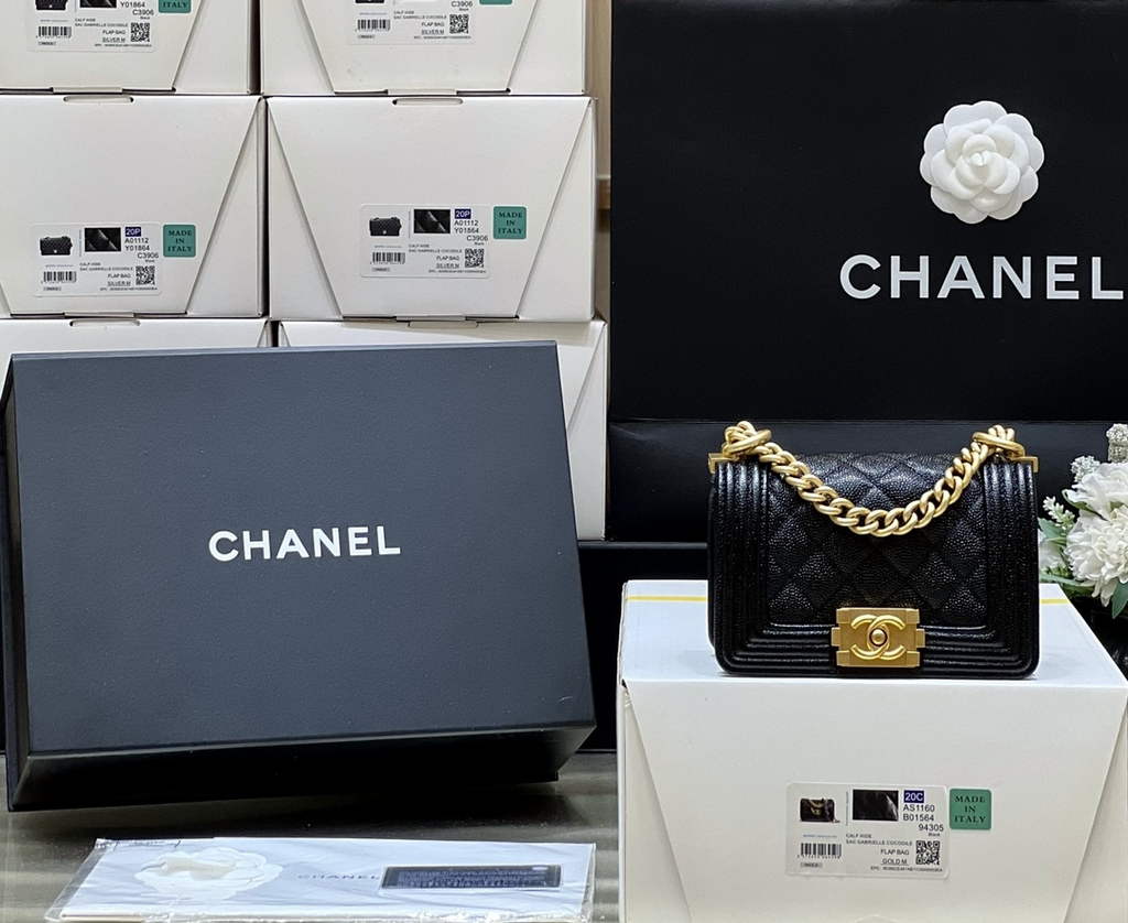 Chanel A67364 Small BOY Messenger Bag Calfskin Black