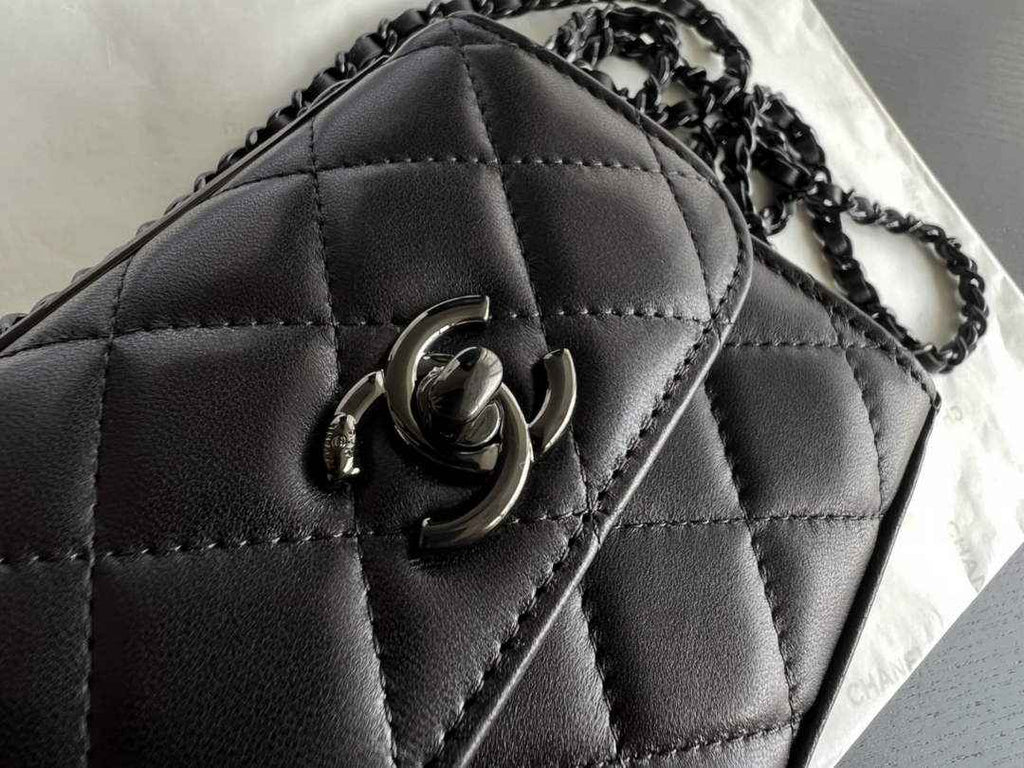 Chanel A81633 Clutch with Chain Lambskin black black