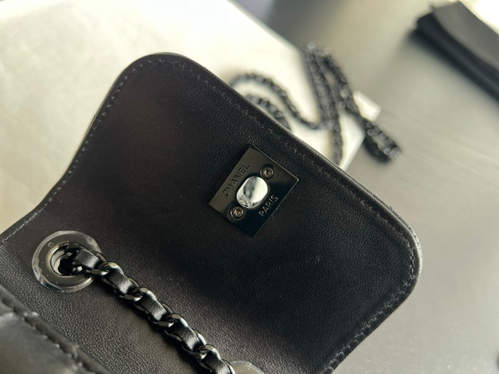 Chanel A81633 Clutch with Chain Lambskin black black