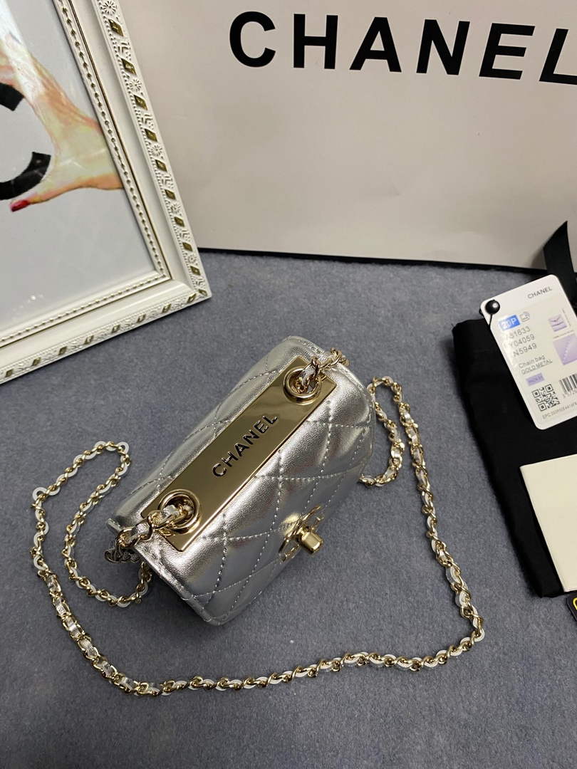 Chanel A81633 Clutch with Chain Lambskin Silver