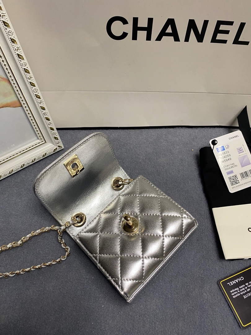 Chanel A81633 Clutch with Chain Lambskin Silver