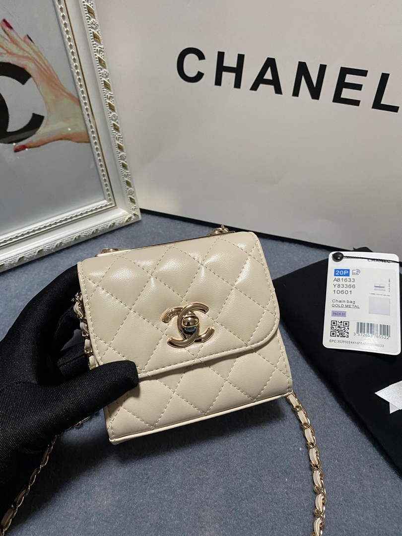 Chanel A81633 Clutch with Chain Lambskin beige