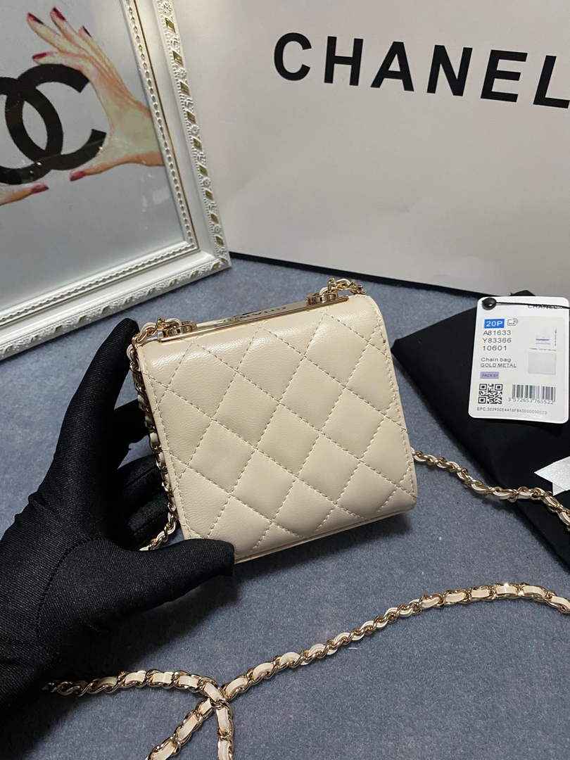 Chanel A81633 Clutch with Chain Lambskin beige