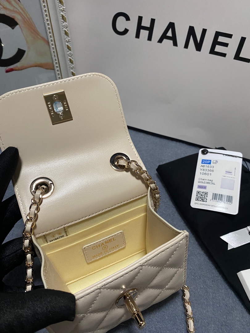 Chanel A81633 Clutch with Chain Lambskin beige