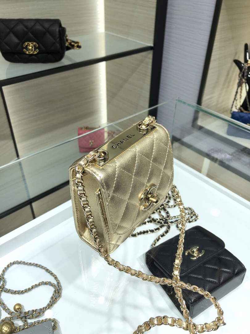 Chanel A81633 Clutch with Chain Lambskin Gold
