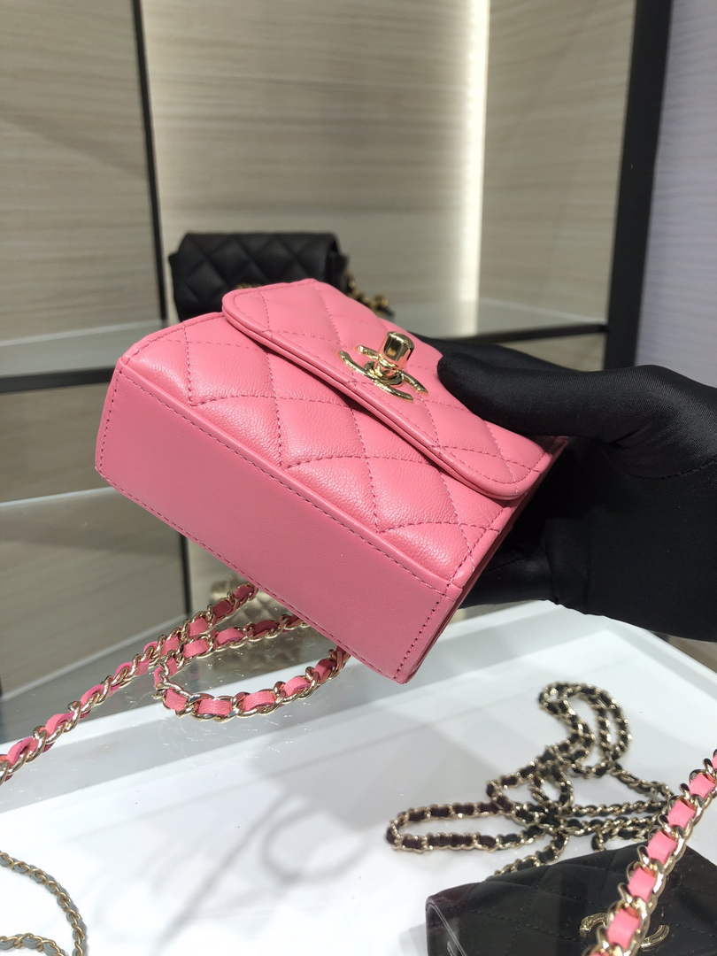 Chanel A81633 Clutch with Chain Lambskin Pink