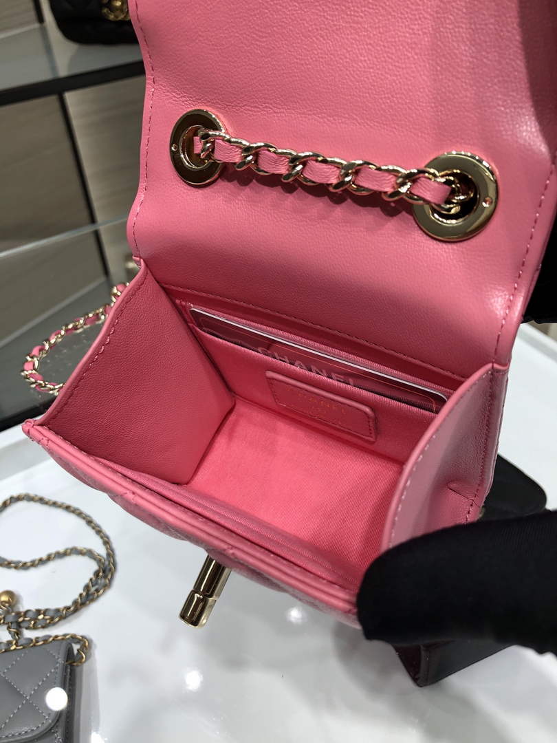 Chanel A81633 Clutch with Chain Lambskin Pink