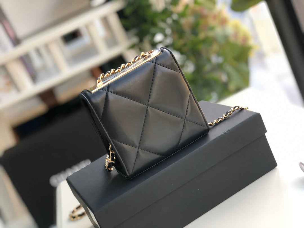 Chanel A81633 Clutch with Chain Lambskin black