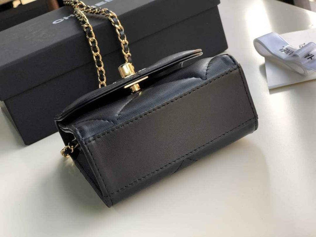 Chanel A81633 Clutch with Chain Lambskin black