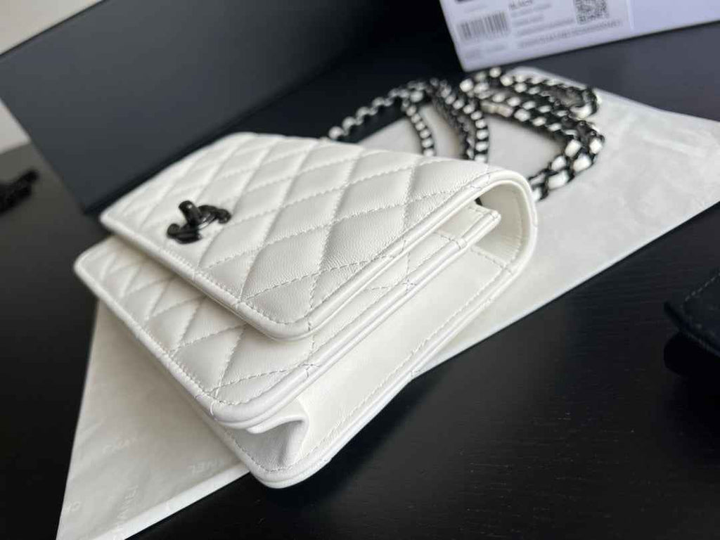 Chanel A84456 Chevron Trendy CC Wallet On Chain Bag Lambskin white