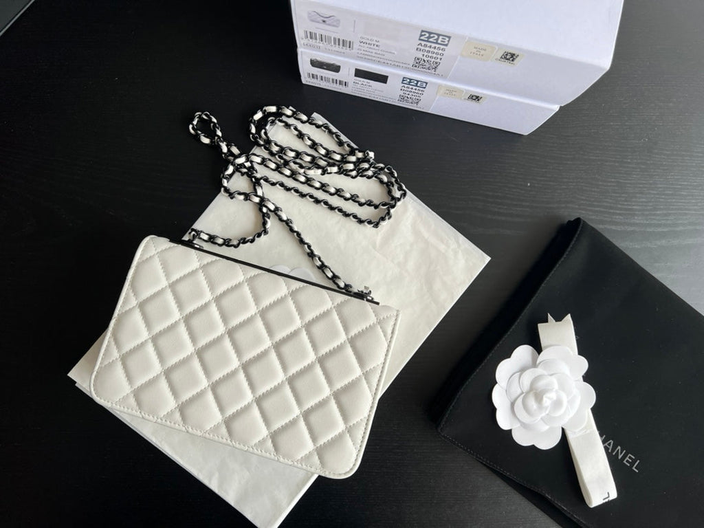 Chanel A84456 Chevron Trendy CC Wallet On Chain Bag Lambskin white
