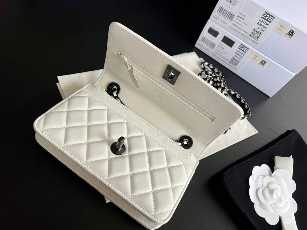 Chanel A84456 Chevron Trendy CC Wallet On Chain Bag Lambskin white