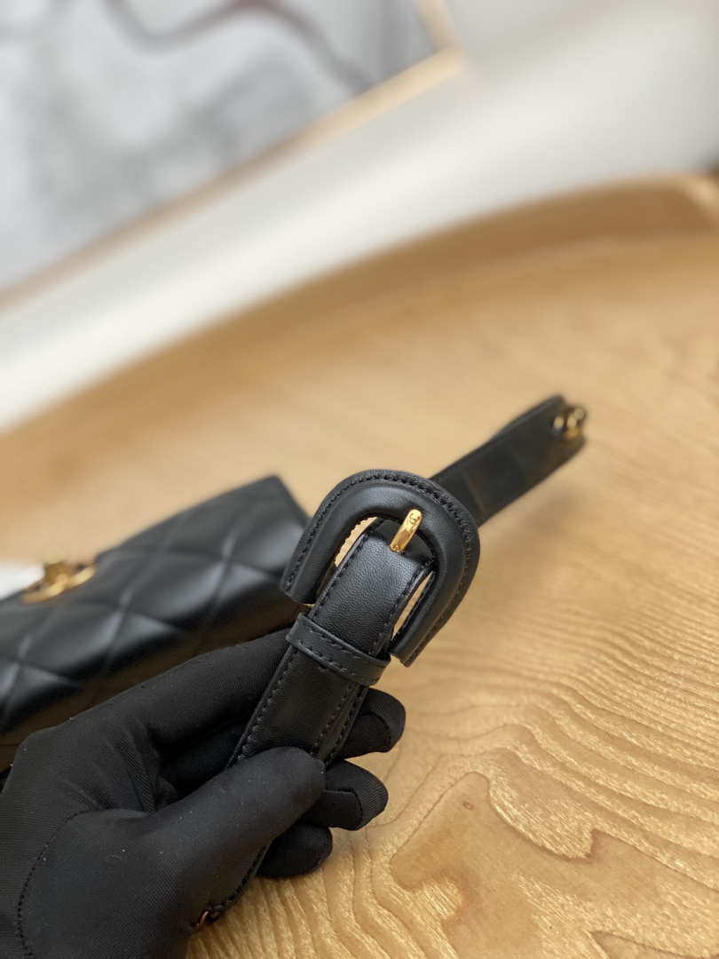 Chanel Waist bag A99009 Lambskin gold Black
