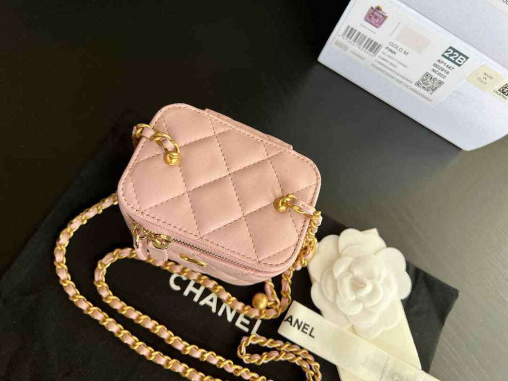 Chanel AP1447 small Vanity with chain lambskin Pink