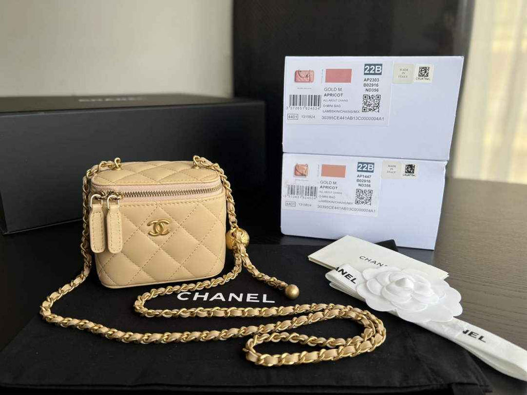 Chanel AP1447 small Vanity with chain lambskin beige