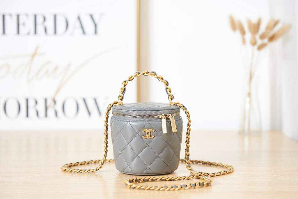 Chanel Ap2873 Vanity with Chain Patent calfskin Gray