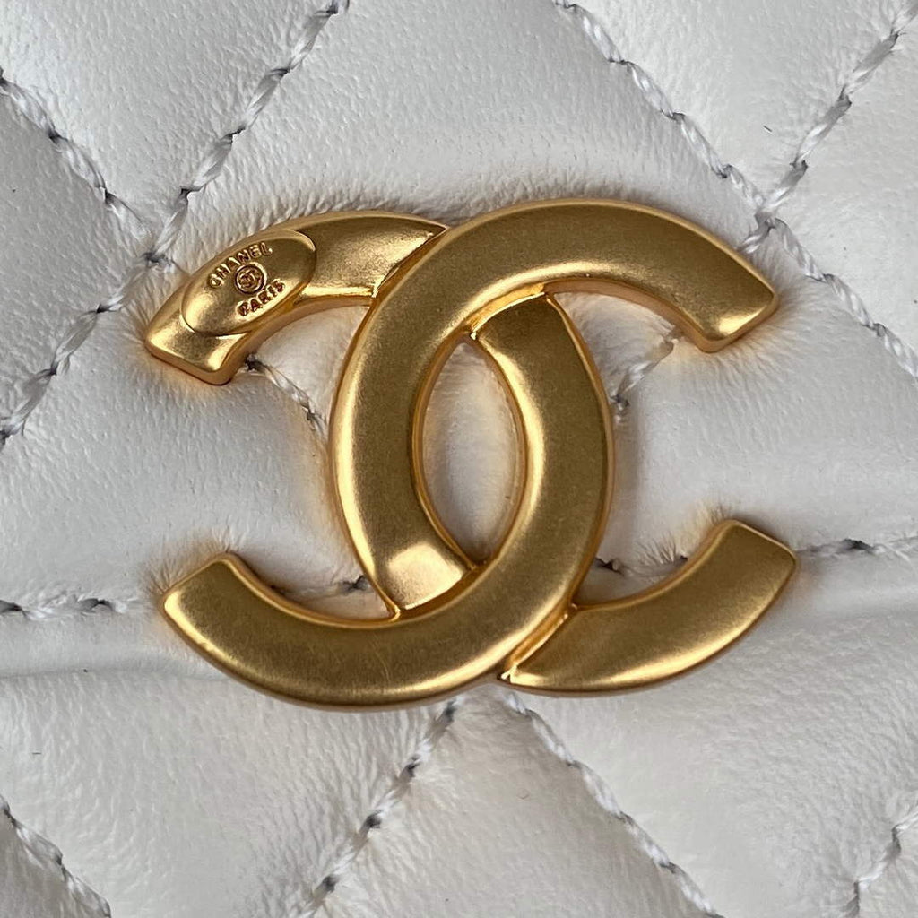 Chanel AP2944 Clutch with Chain Lambskin white