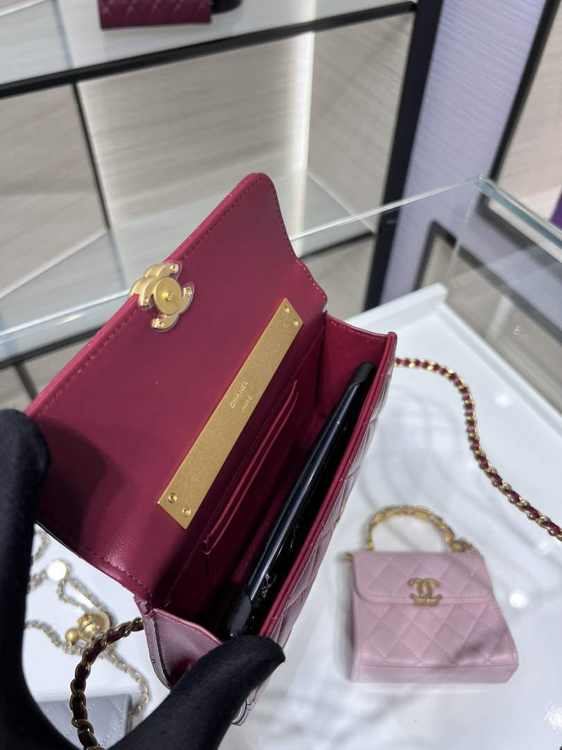 Chanel AP2946 Flap Phone Holder with Chain Lambskin Red