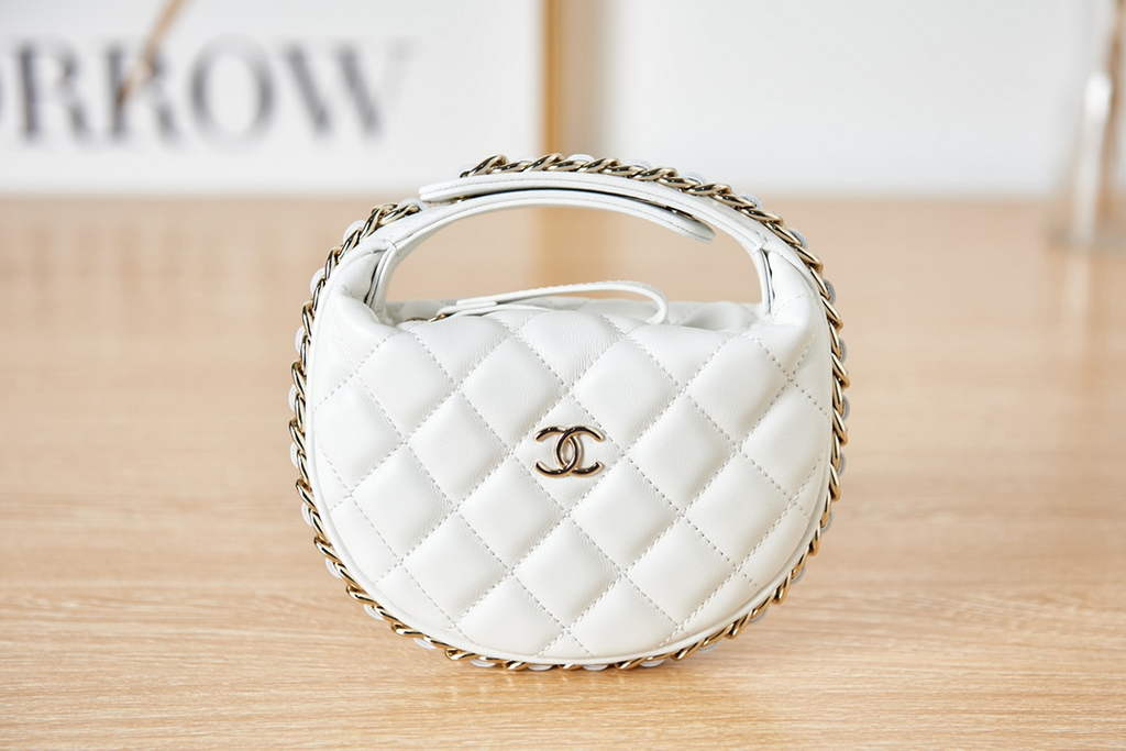 Chanel AP3095 Pouch Lambskin Gold-Tone Metal White