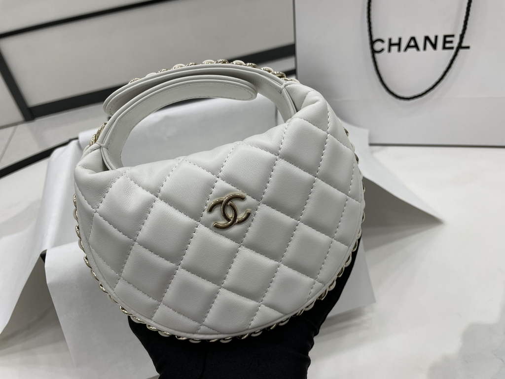 Chanel AP3095 Pouch Lambskin Gold-Tone Metal White