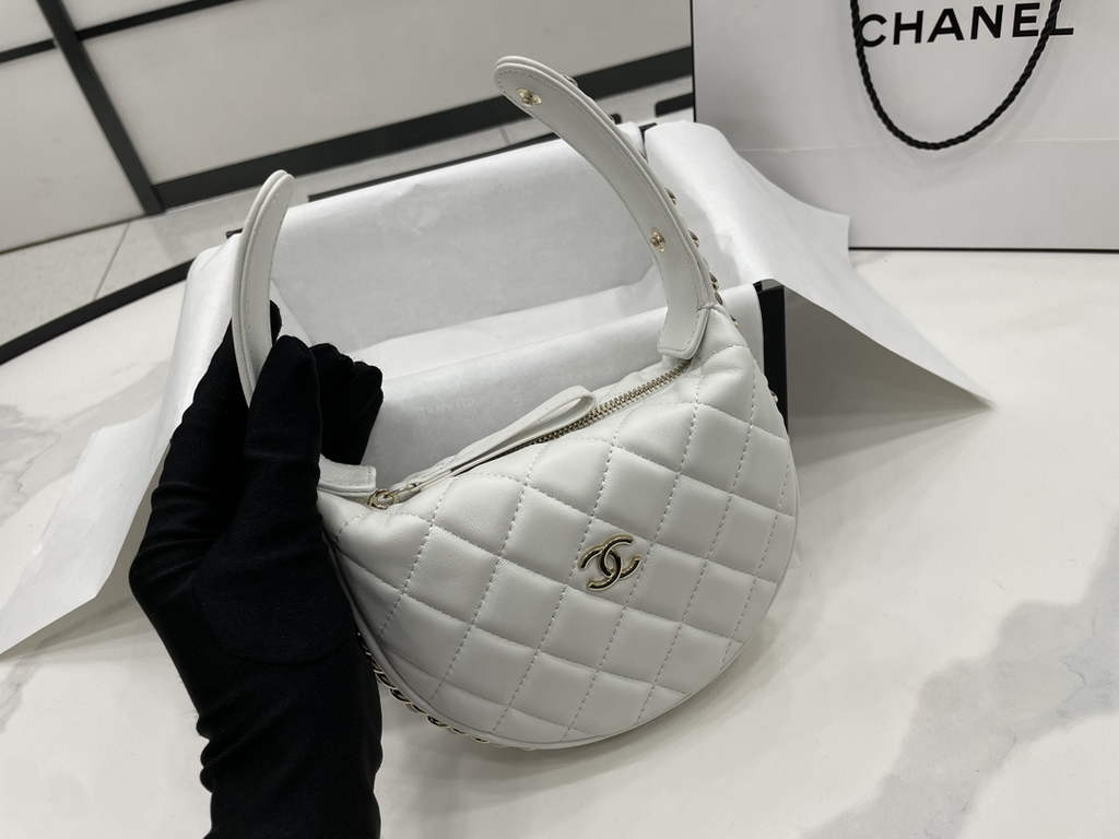 Chanel AP3095 Pouch Lambskin Gold-Tone Metal White
