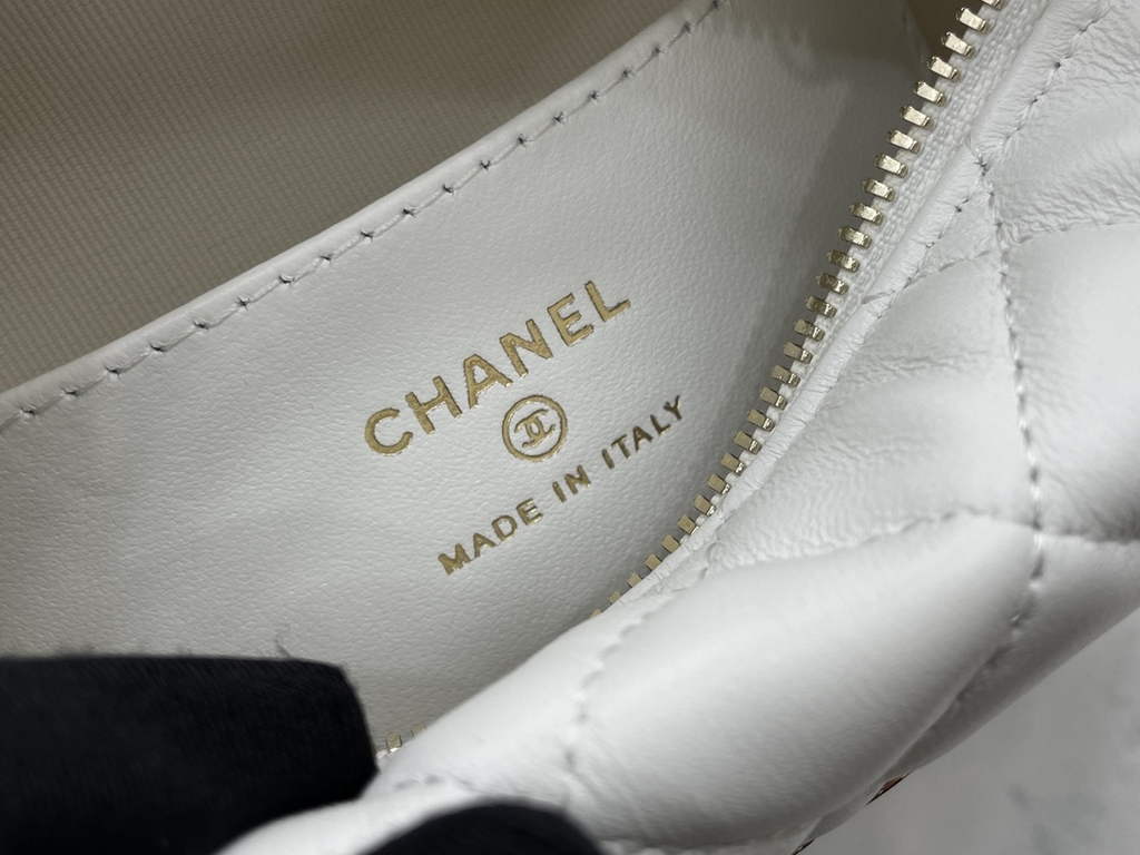 Chanel AP3095 Pouch Lambskin Gold-Tone Metal White
