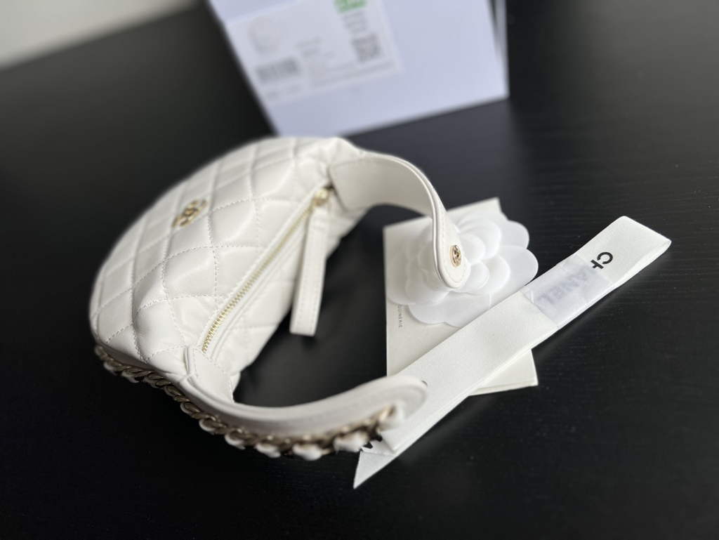 Chanel AP3095 Pouch Lambskin Gold-Tone Metal White