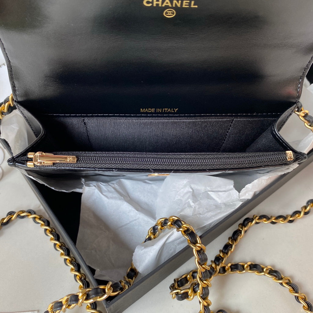 Chanel AP3242 Flap Phone Holder with Chain Shiny Calfskin Black