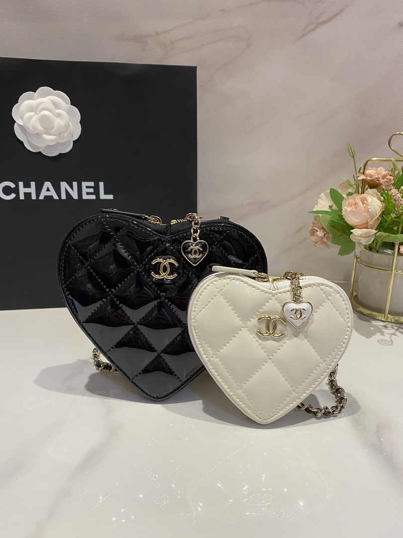 Chanel Heart Clutch with Chain in Patent Calfskin AP3295 Black