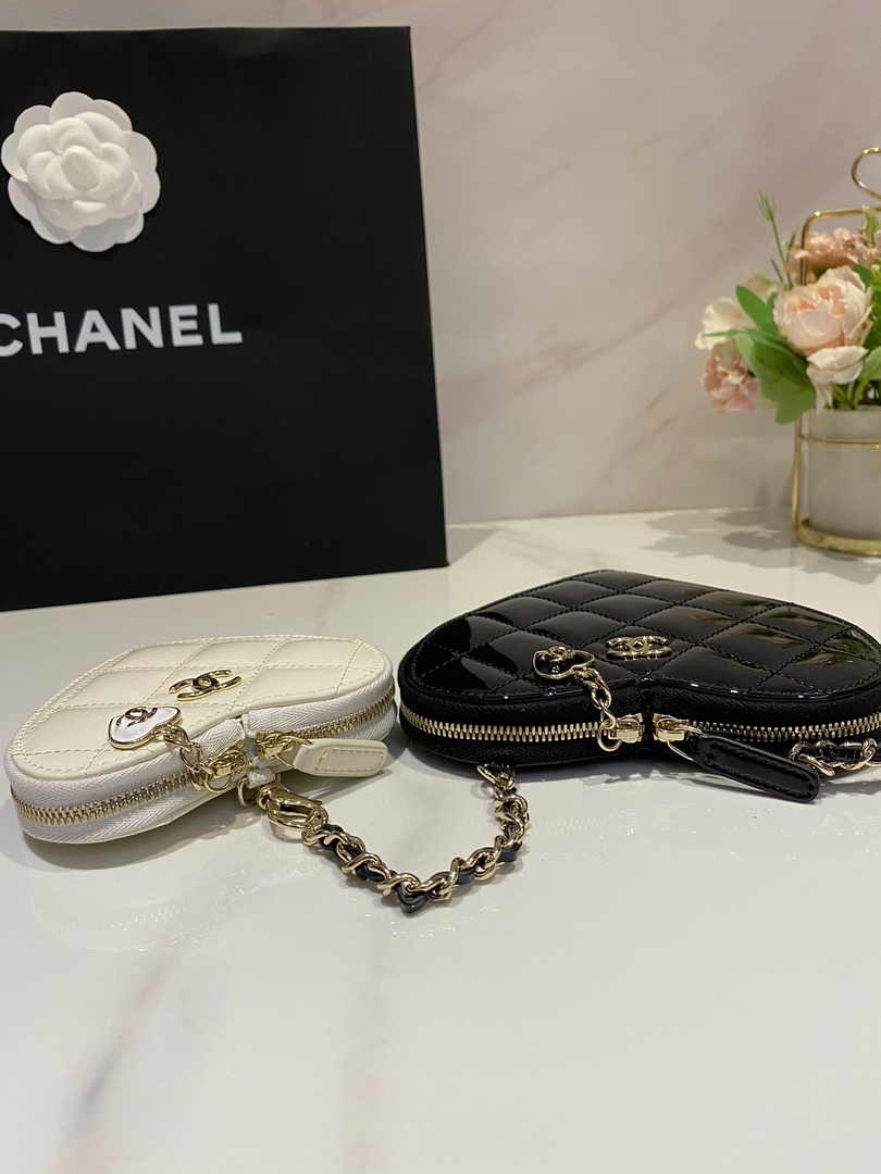 Chanel Heart Clutch with Chain in Patent Calfskin AP3295 Black