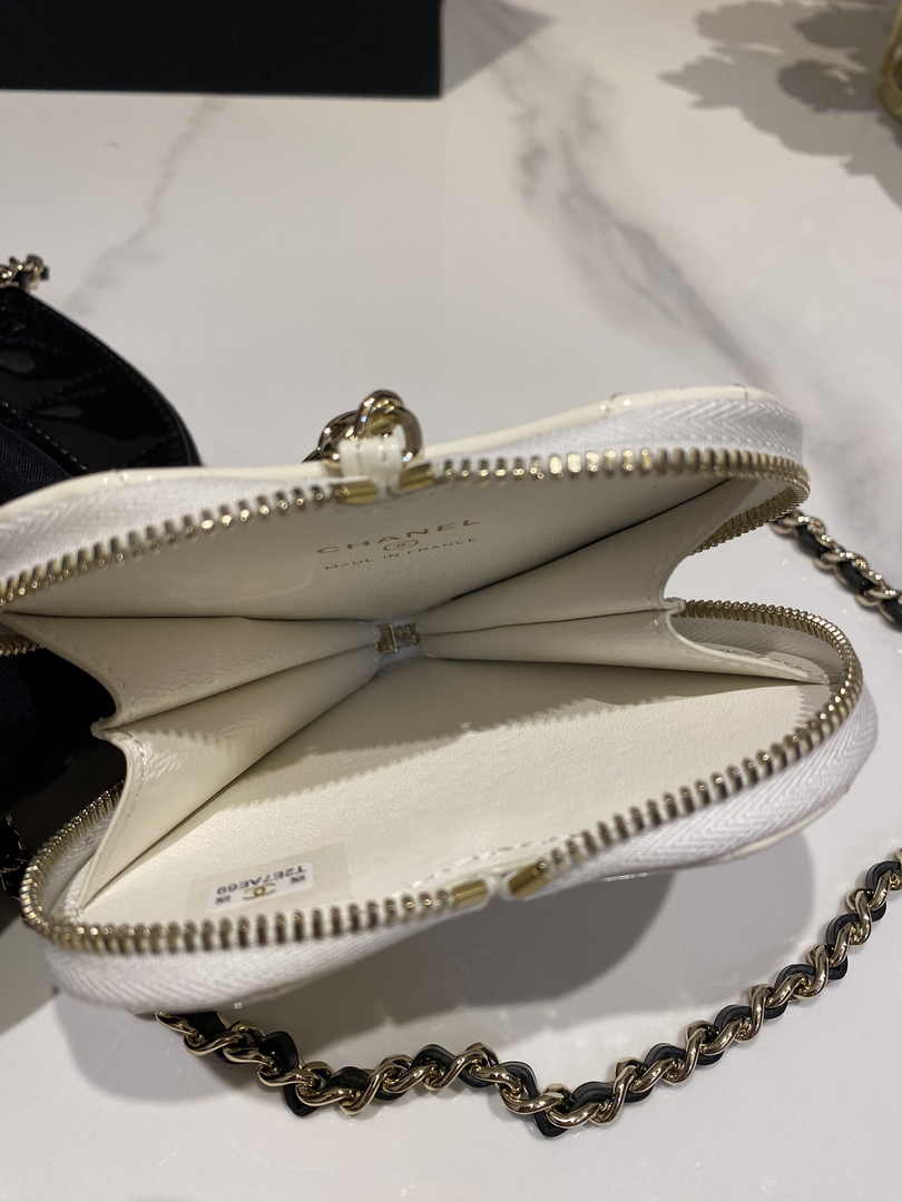 Chanel Heart Clutch with Chain in Patent Calfskin AP3295 Black