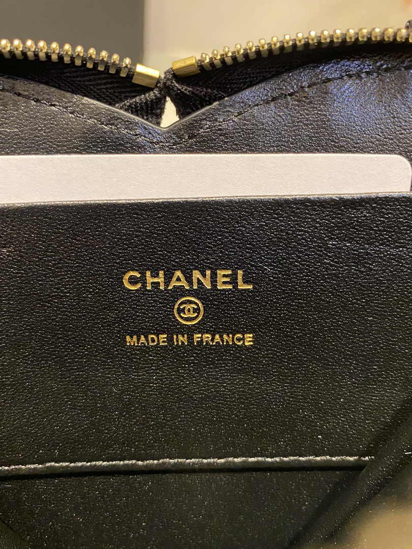 Chanel Heart Clutch with Chain in Patent Calfskin AP3295 Black