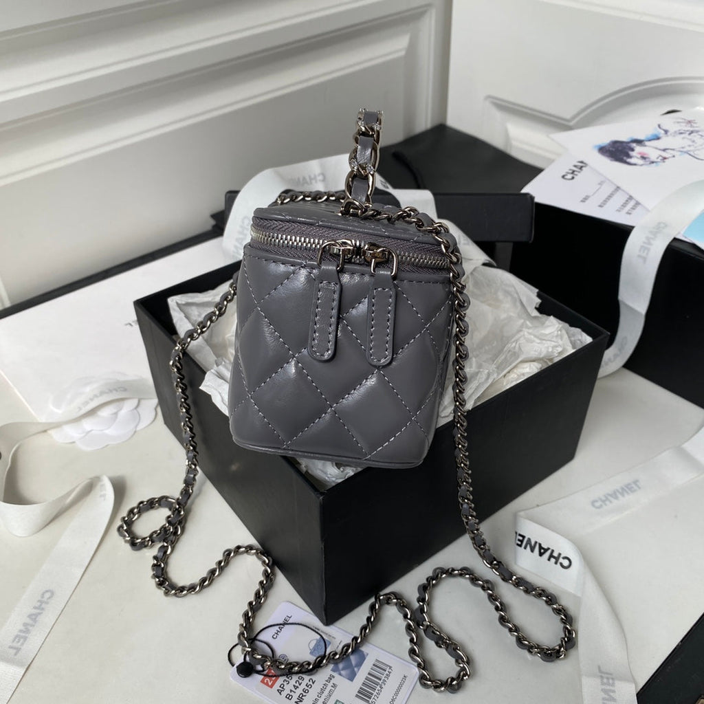 Chanel AP3593 Shiny crumpled calfskin strass  Ruthenium-Finish Metal Gray