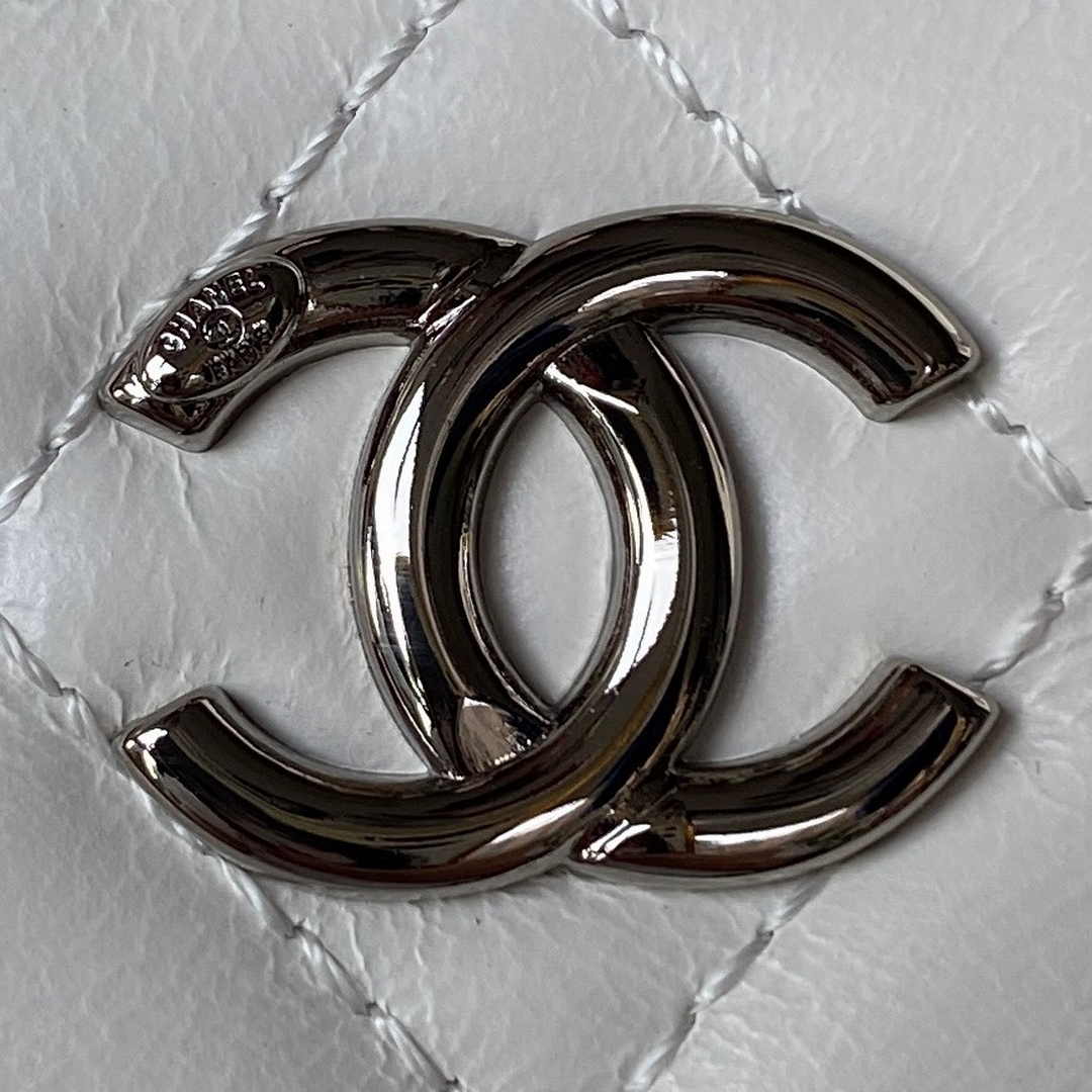 Chanel AP3593 Shiny crumpled calfskin strass  Ruthenium-Finish Metal White