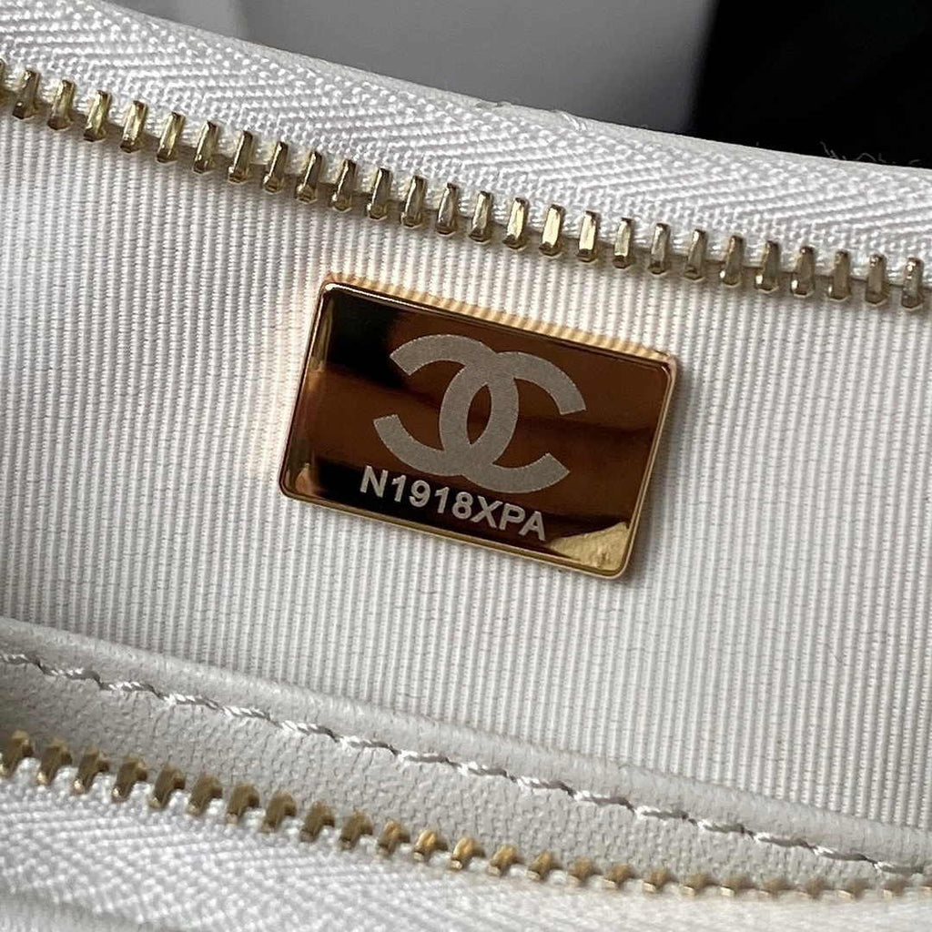 Chanel AP4422 Hobo Bag Calfskin White