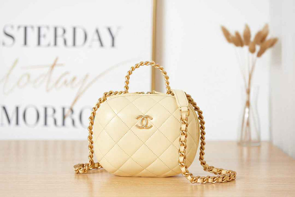 Chanel AS3066 Small Vanity Case Lambskin gold-tone metal Apricot