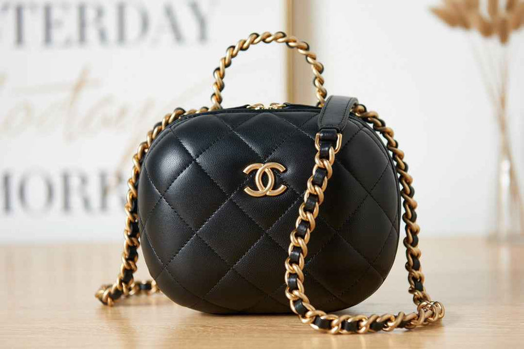 Chanel AS3066 Small Vanity Case Lambskin gold-tone metal Black