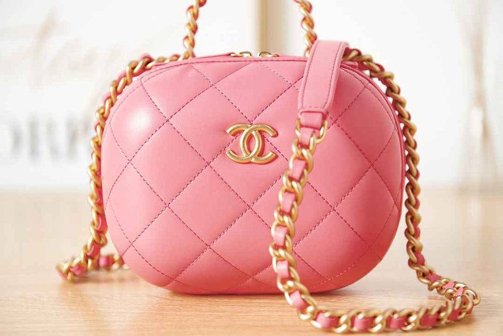 Chanel AS3066 Small Vanity Case Lambskin gold-tone metal pink