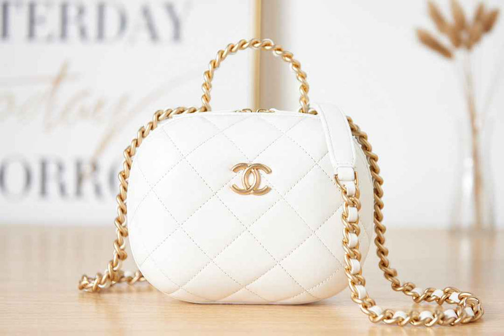 Chanel AS3066 Small Vanity Case Lambskin gold-tone metal White
