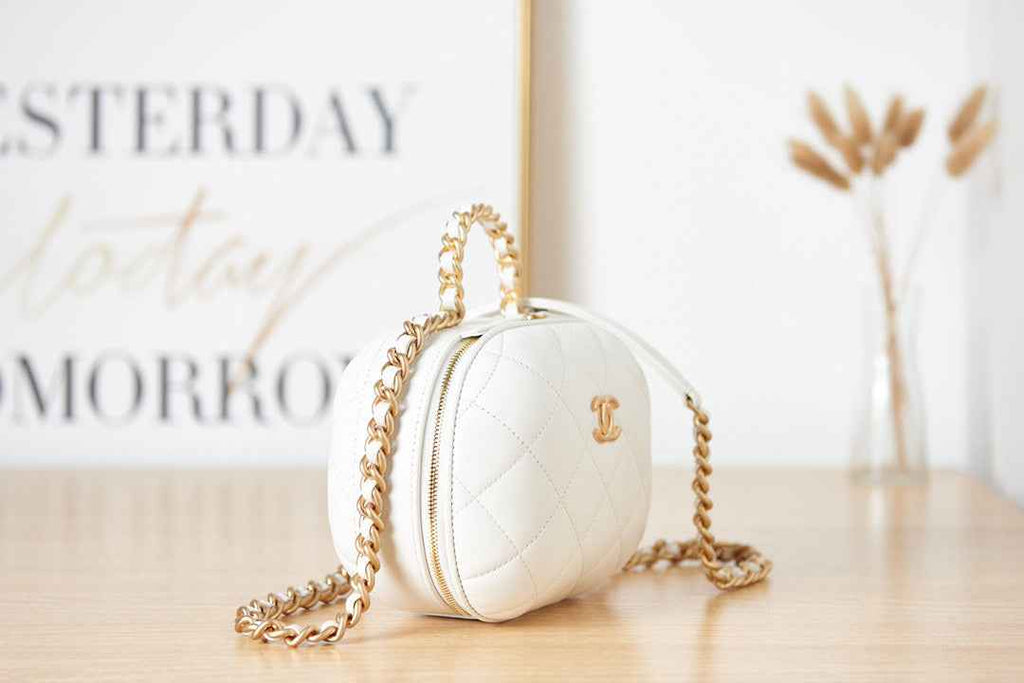 Chanel AS3066 Small Vanity Case Lambskin gold-tone metal White